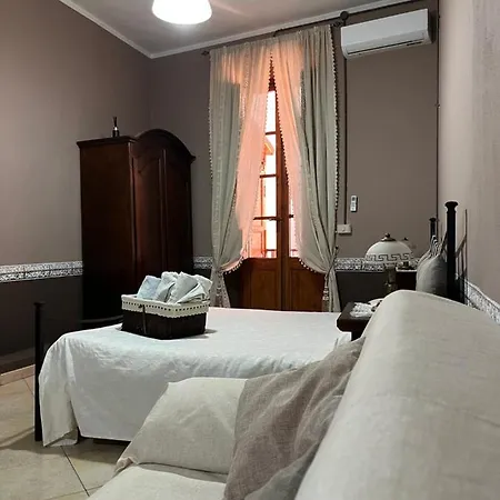L.t. Su Maimoni Apartment *